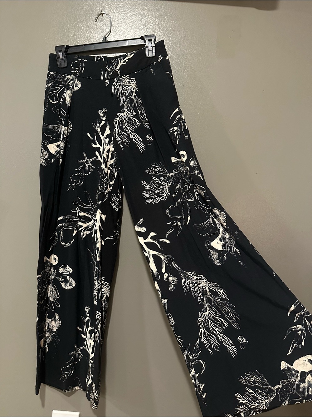 a new day Black Wide-Leg Pants with White Botanical Print